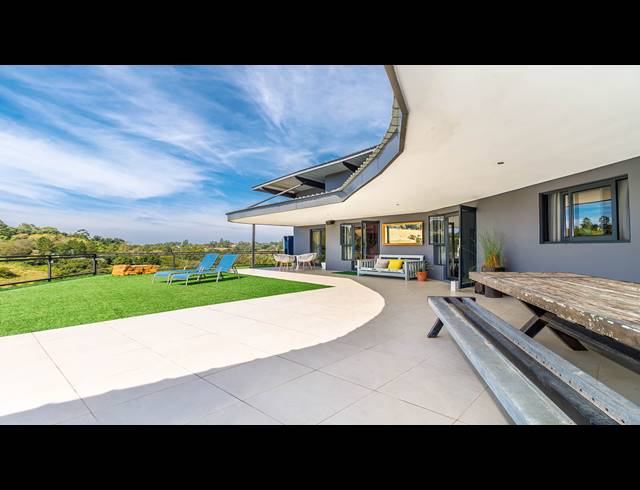 6 BEDROOM TOWNHOUSE FOR SALE IN CRESTHOLME